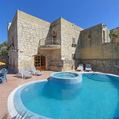 Ta' Gorgun Sleeps 6 Pool Villa